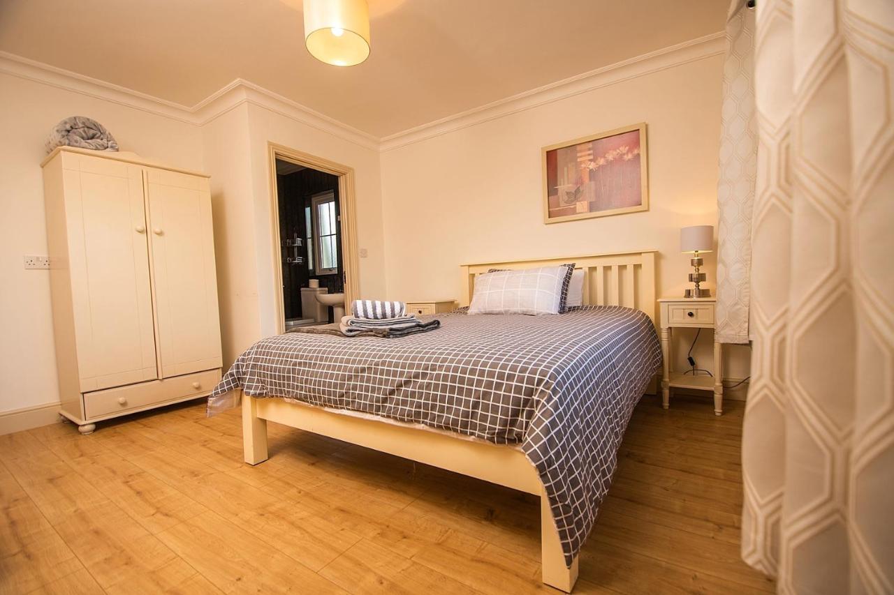 Bradog House - Beautiful 4 Bedroom House In Central Бандоран Экстерьер фото